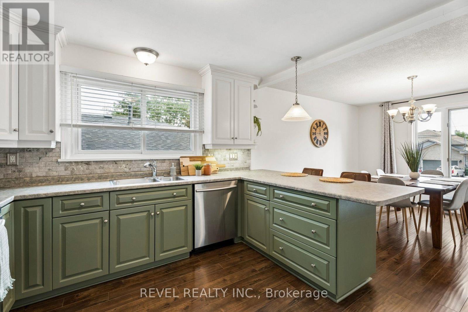 317 Rexford Drive Property Photo 14