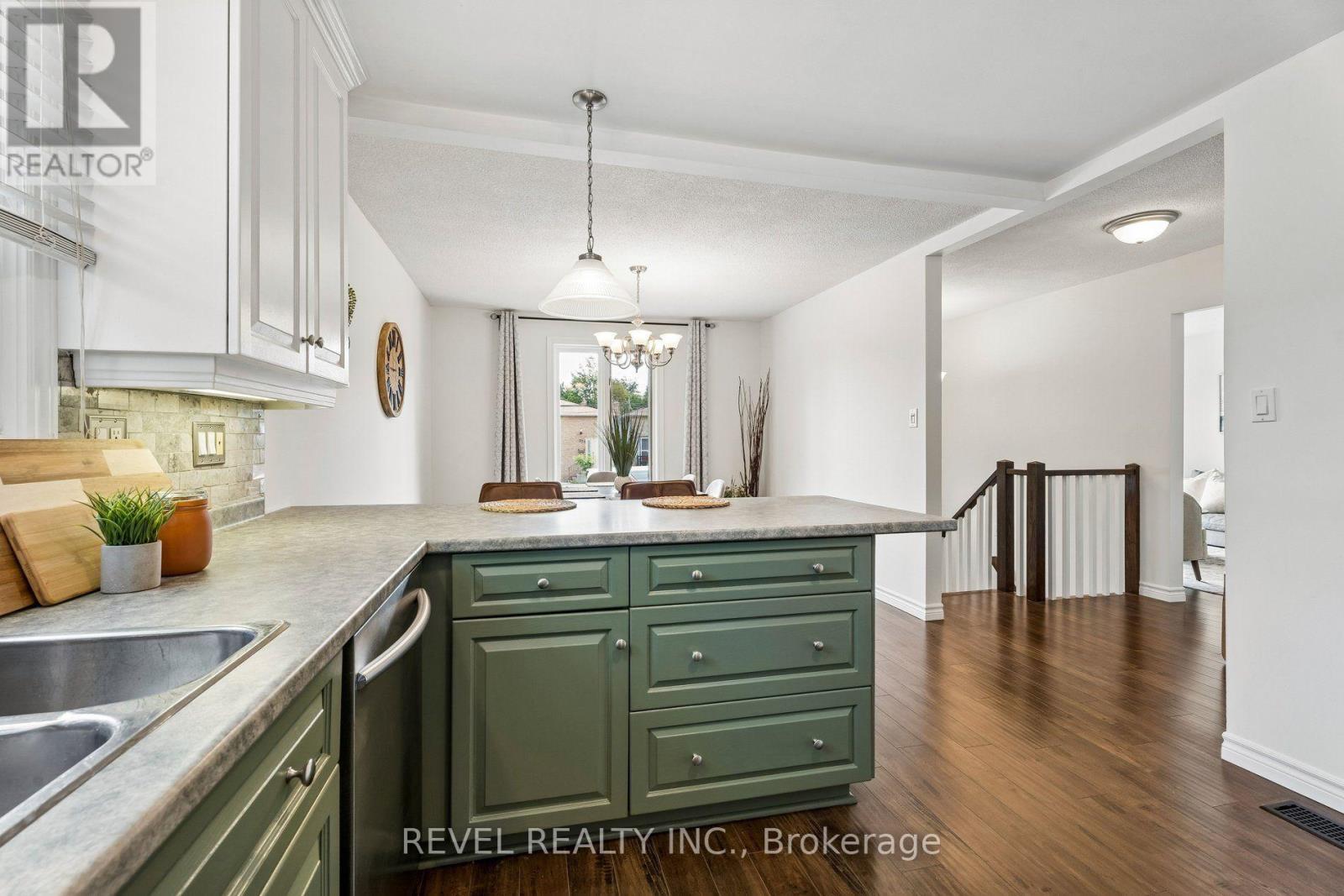 317 Rexford Drive Property Photo 16