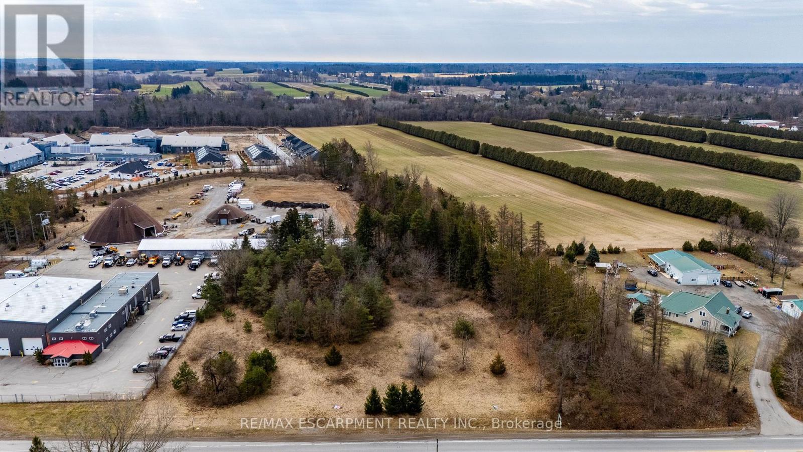 580 Queensway Property Photo 1