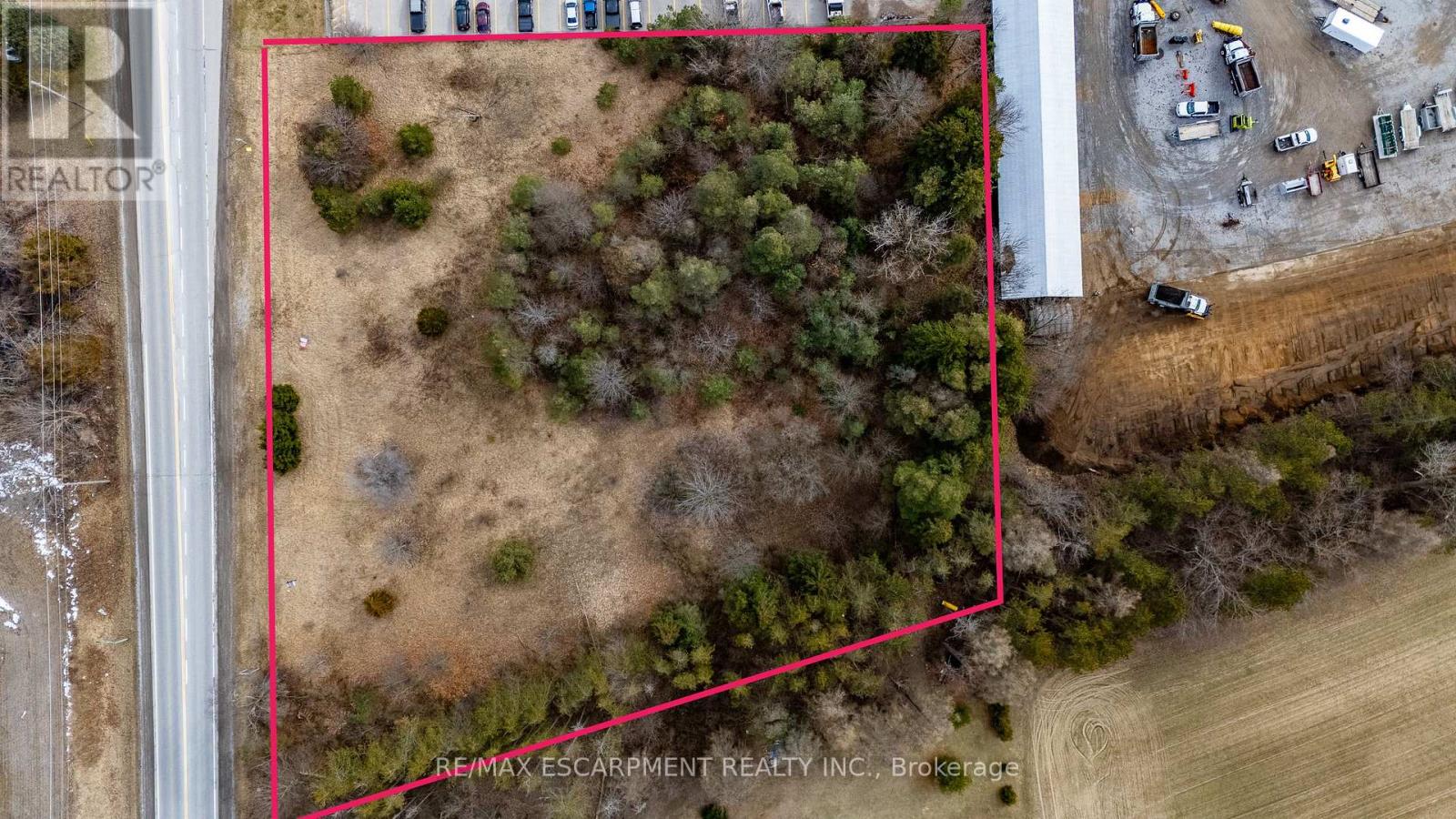 580 Queensway Property Photo 2