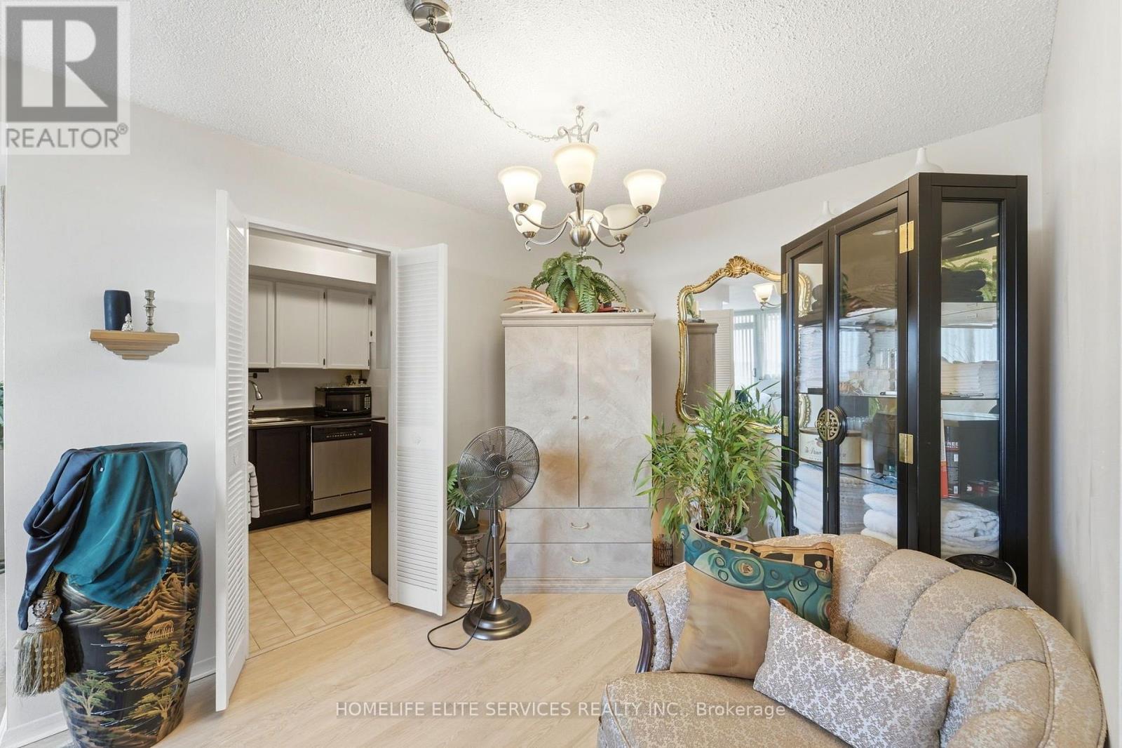 909 - 500 Laurier Avenue W Property Photo 7