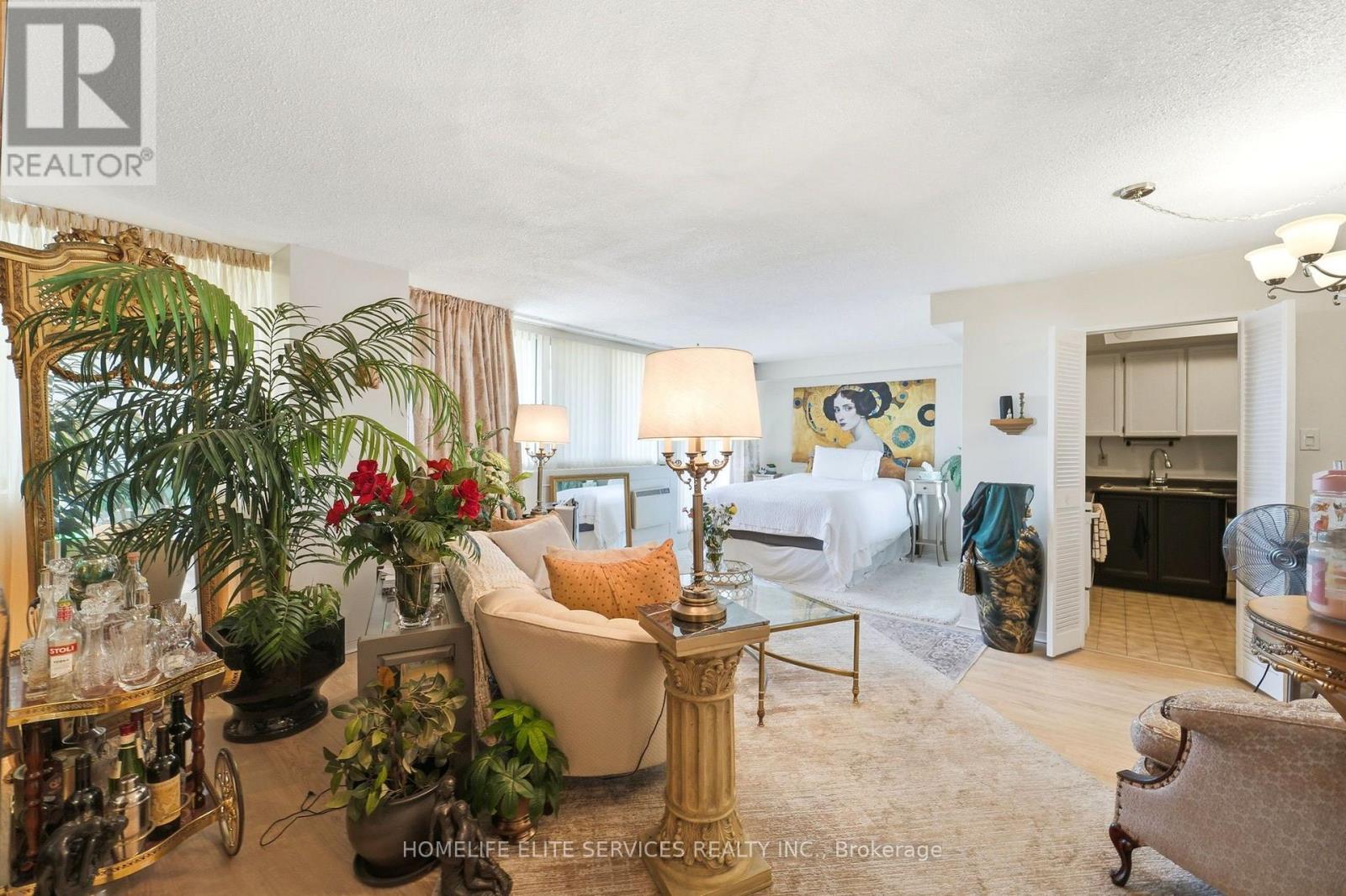 909 - 500 Laurier Avenue W Property Photo 8