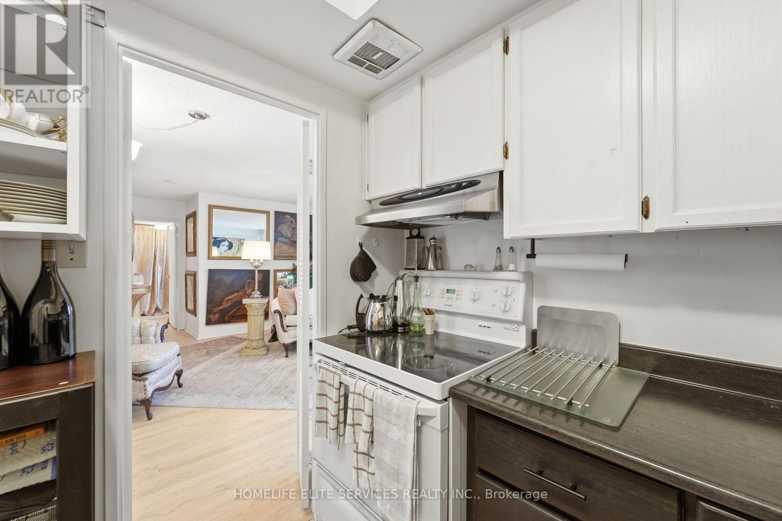 909 - 500 Laurier Avenue W Property Photo 14