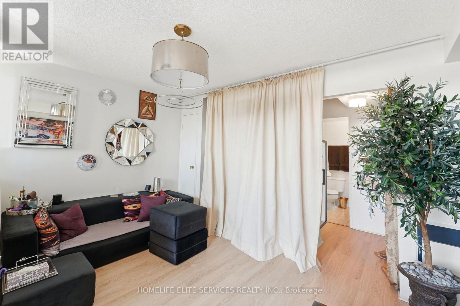 909 - 500 Laurier Avenue W Property Photo 17