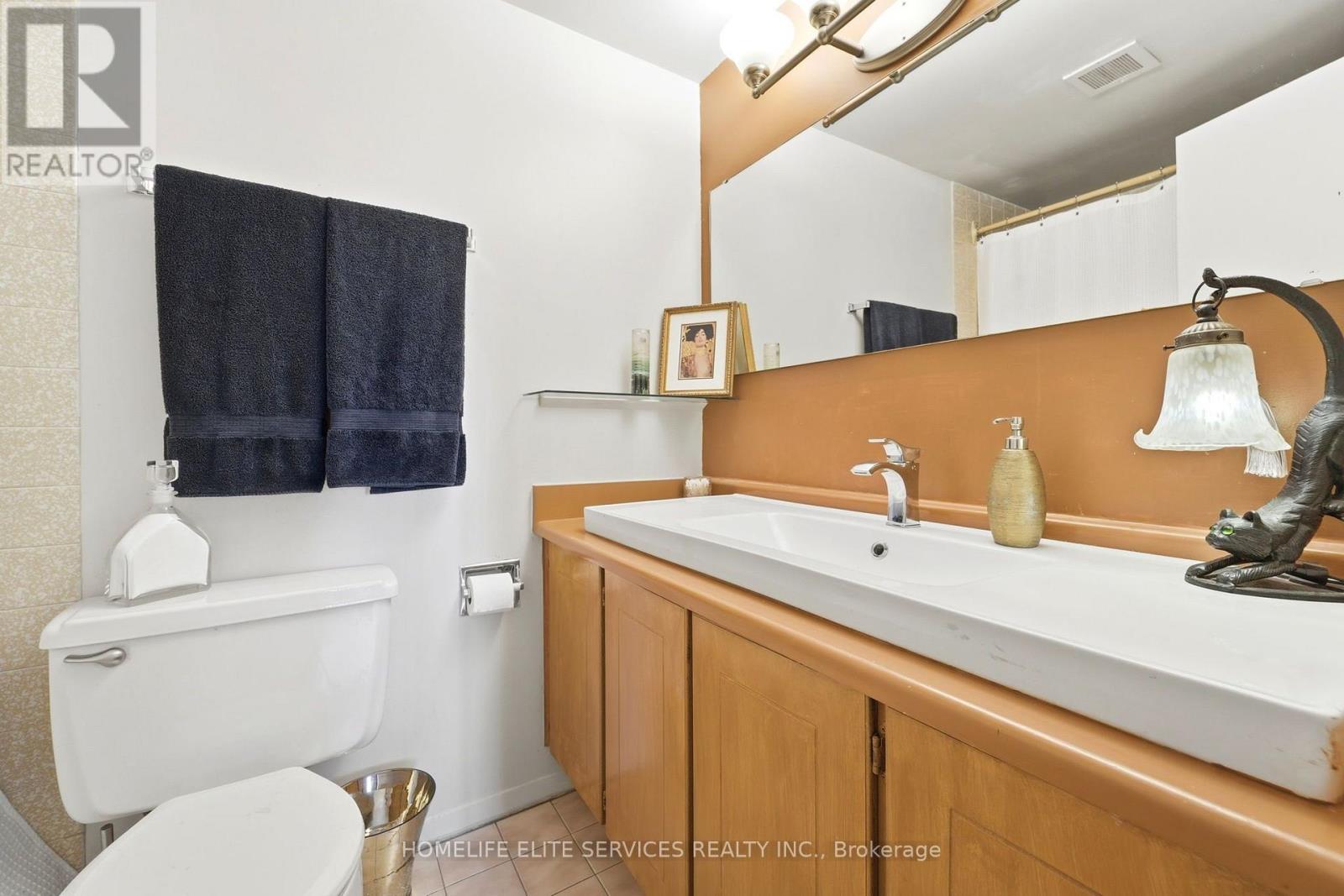 909 - 500 Laurier Avenue W Property Photo 18