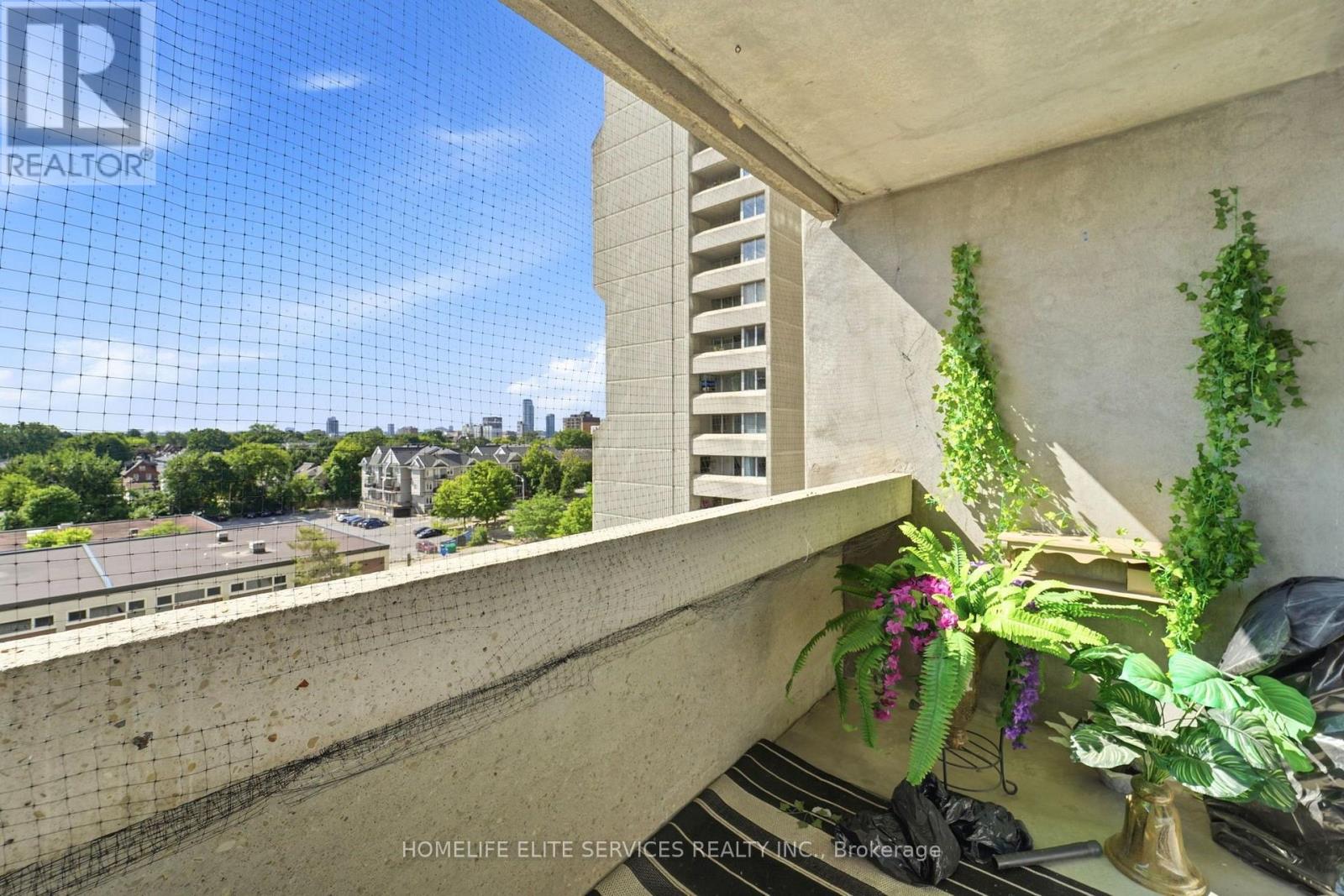 909 - 500 Laurier Avenue W Property Photo 23