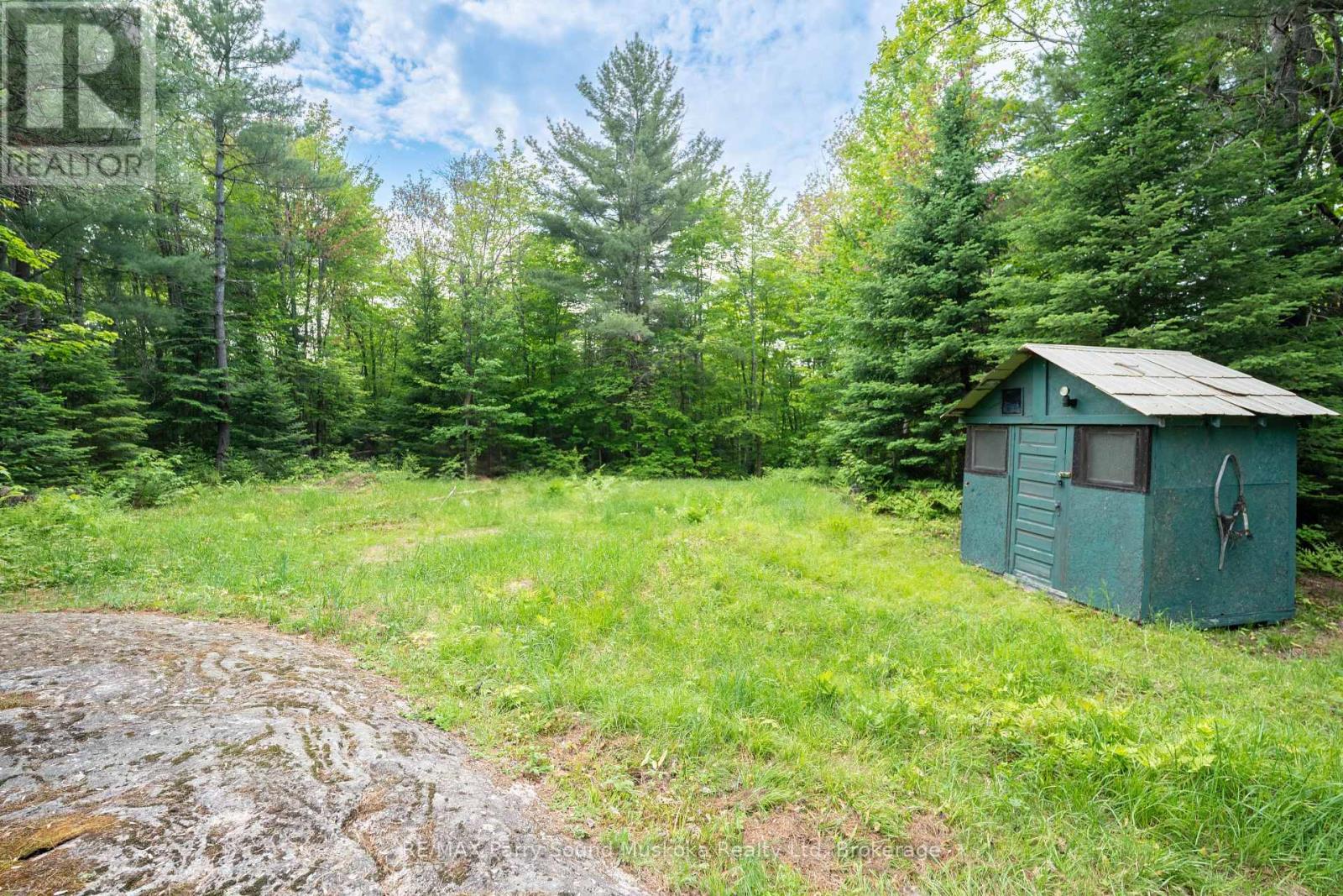 141 Middle Road Property Photo 26