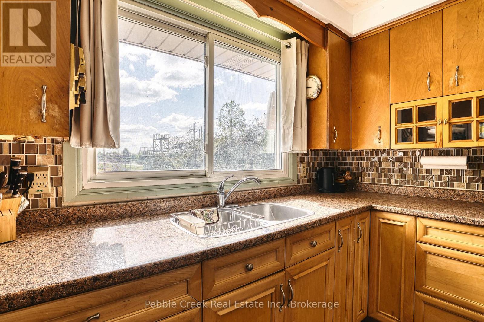 80256 North Line Property Photo 11
