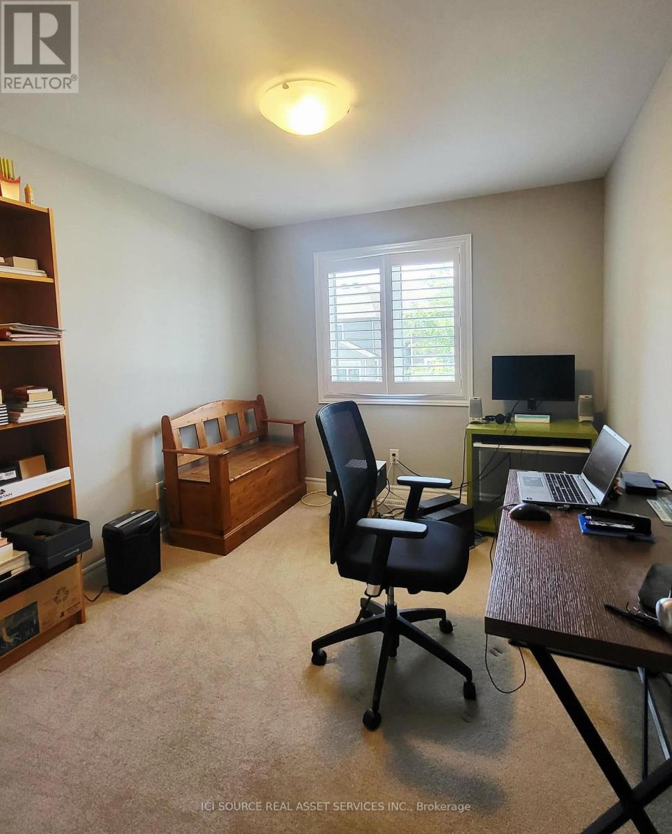 308 Fergus Crescent Property Photo 22