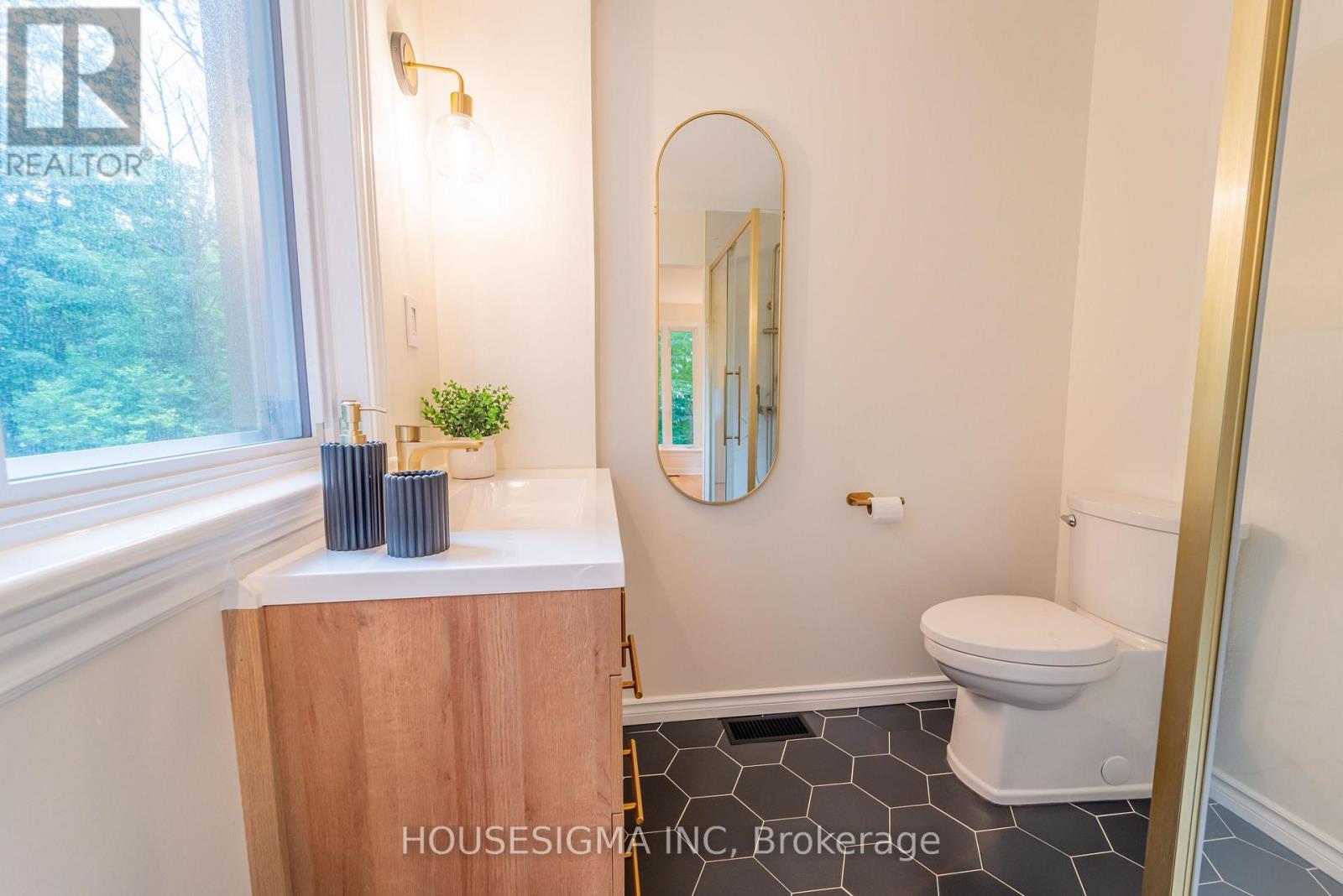 1437 Huntmar Drive Property Photo 23