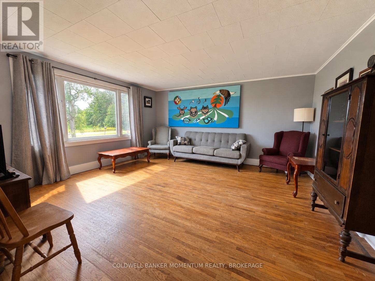 935 Twenty Road Property Photo 11