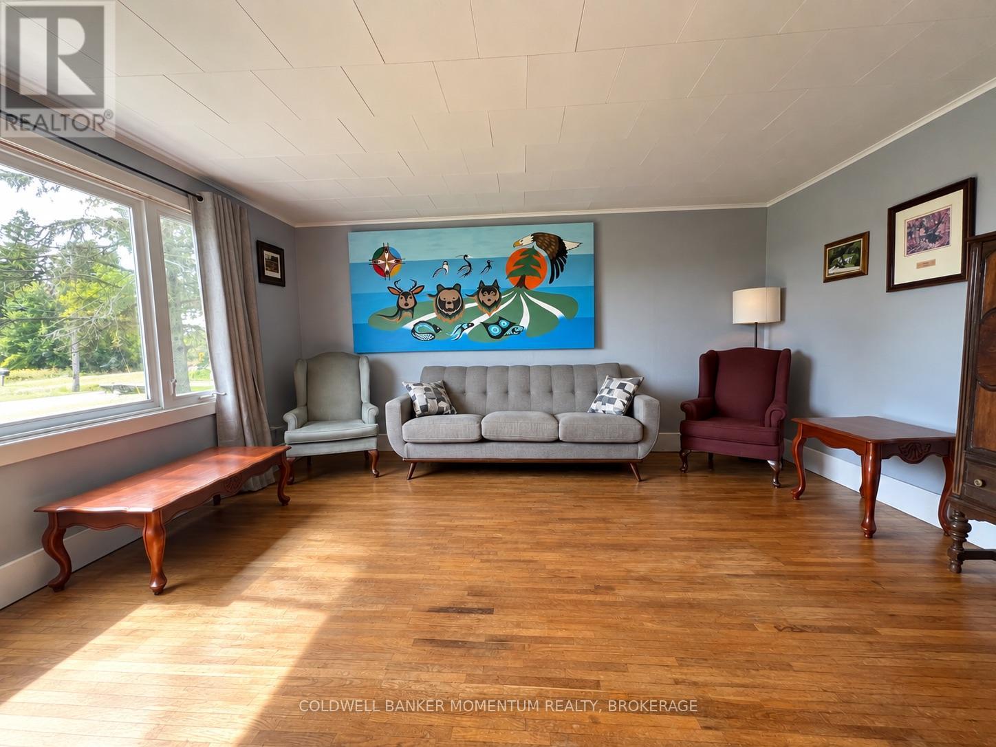 935 Twenty Road Property Photo 12