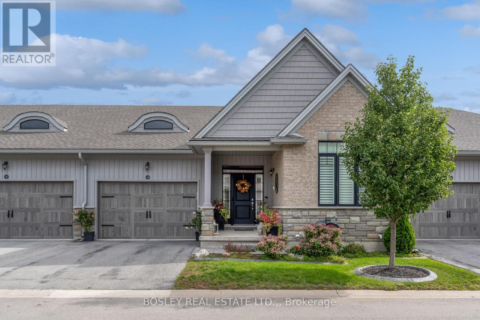 34 BORDEN TRAIL Property Photo 1