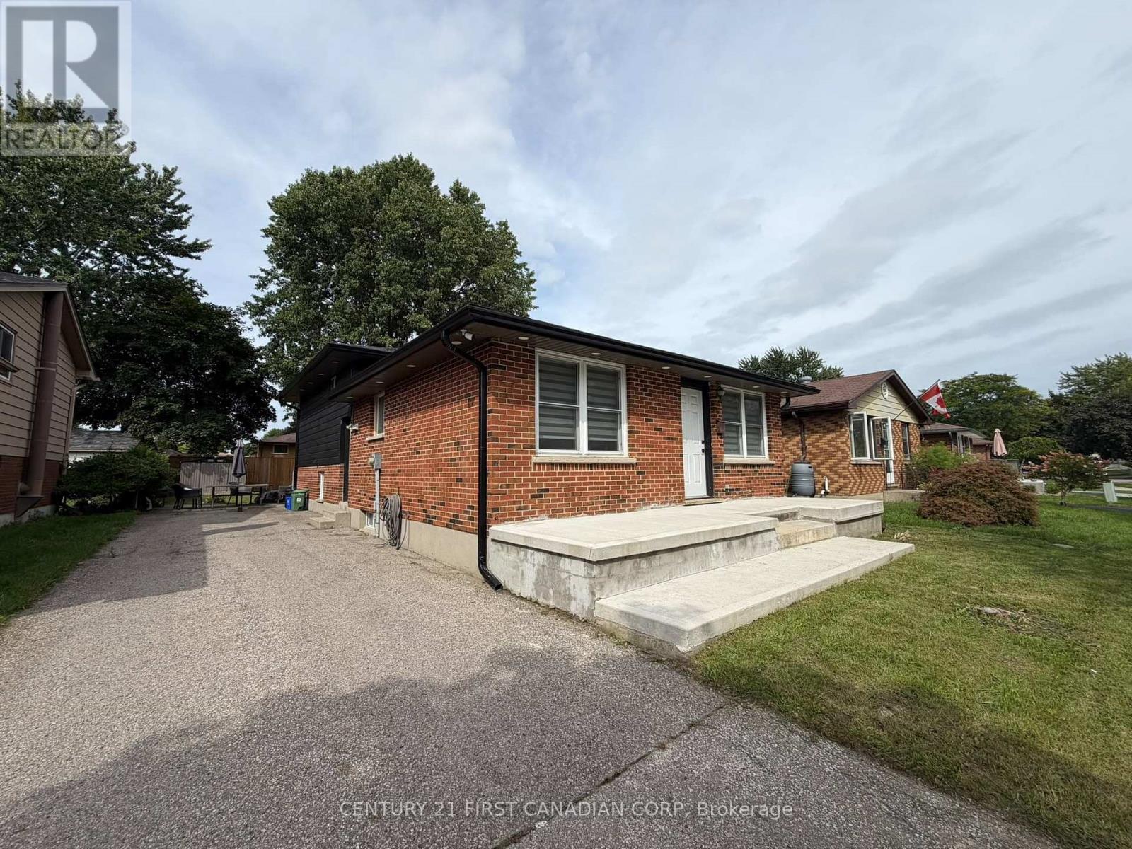6 NICHOLAS CRESCENT