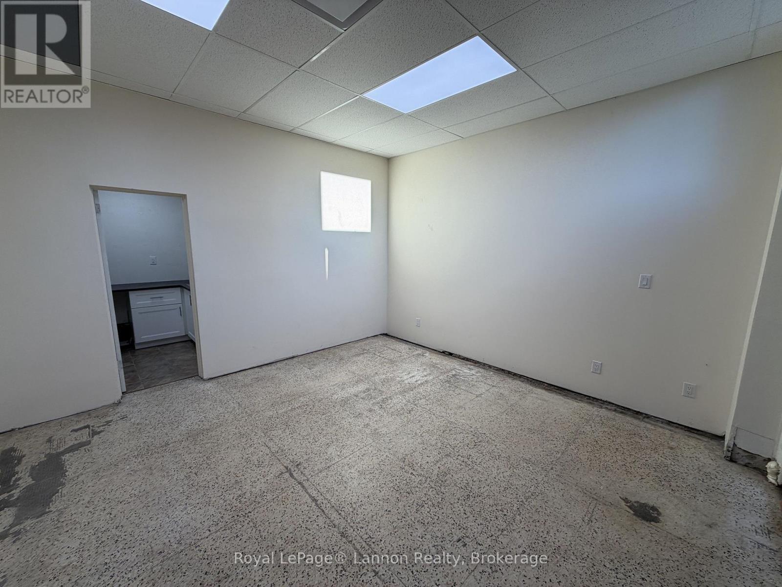 B1-361 Hodder Avenue Property Photo 5