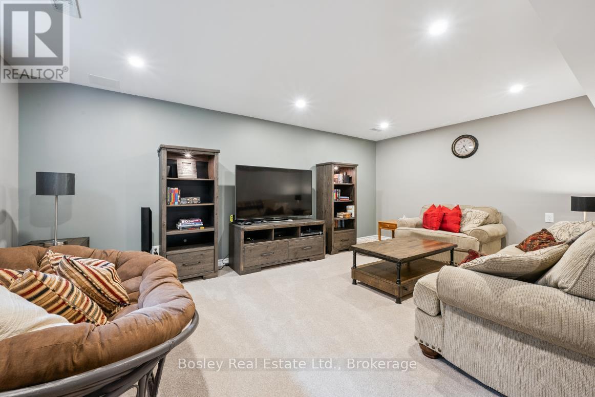 64 Couling Crescent Property Photo 31