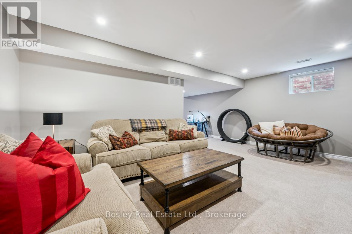 64 Couling Crescent Property Photo 32