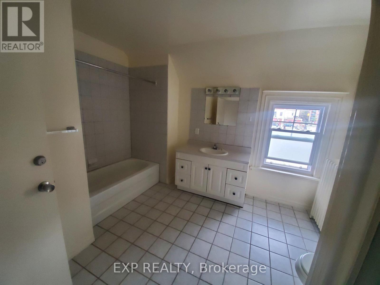 360 Gilmour Street Property Photo 8