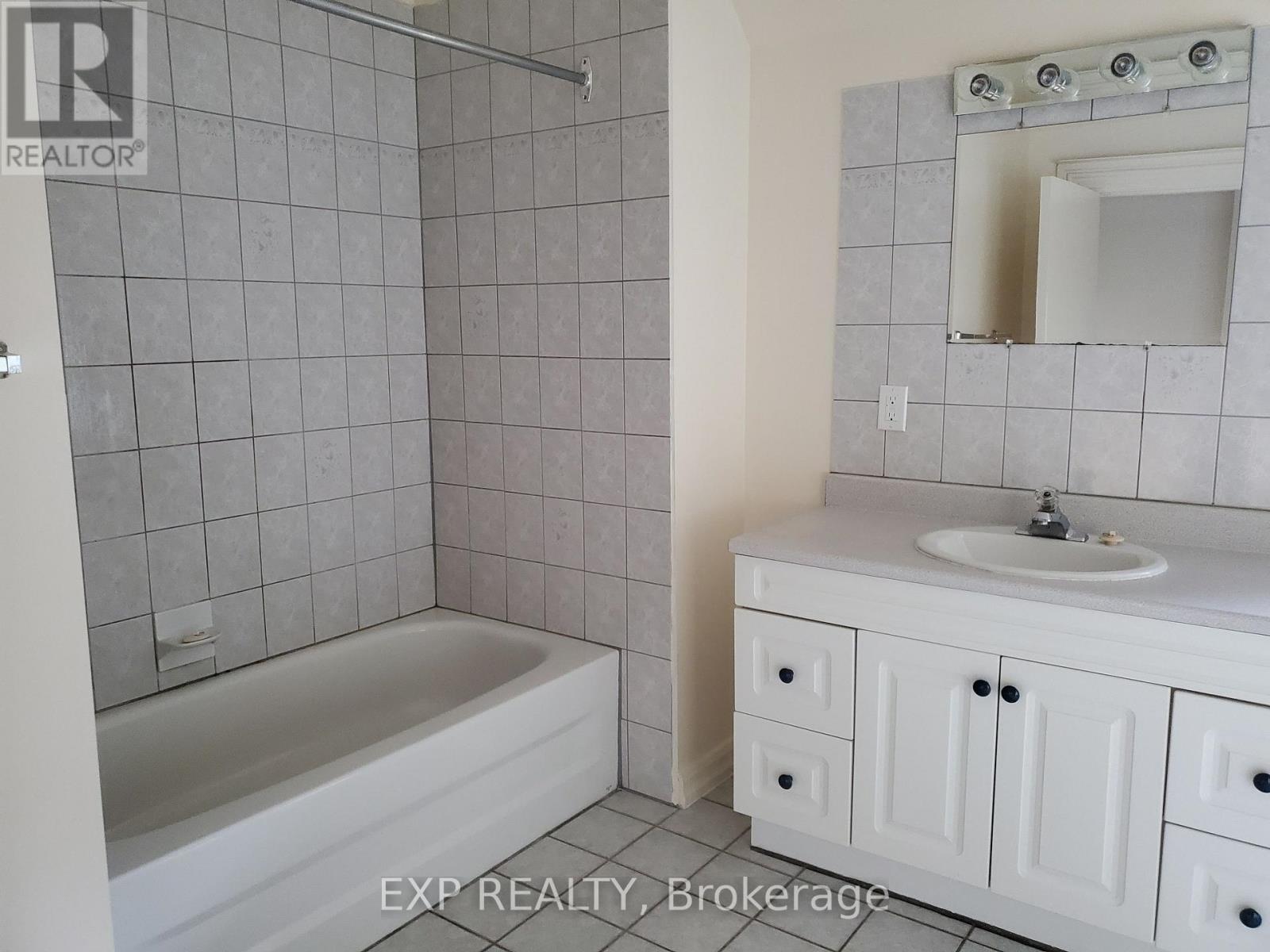 360 Gilmour Street Property Photo 9