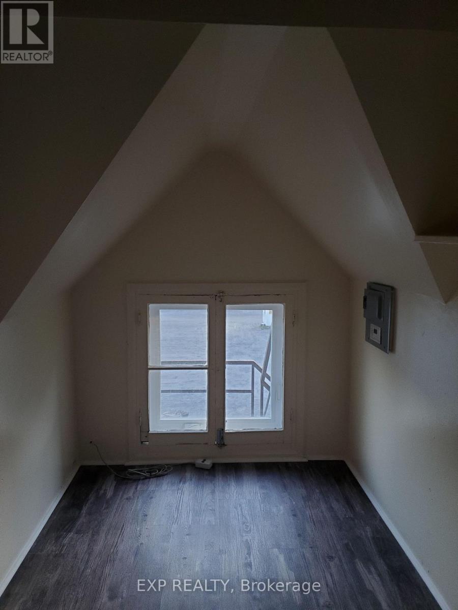 360 Gilmour Street Property Photo 16