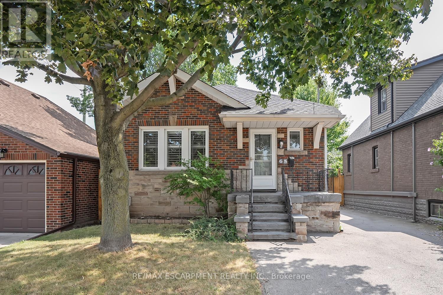 65 KENILWORTH AVENUE S Property Photo 1