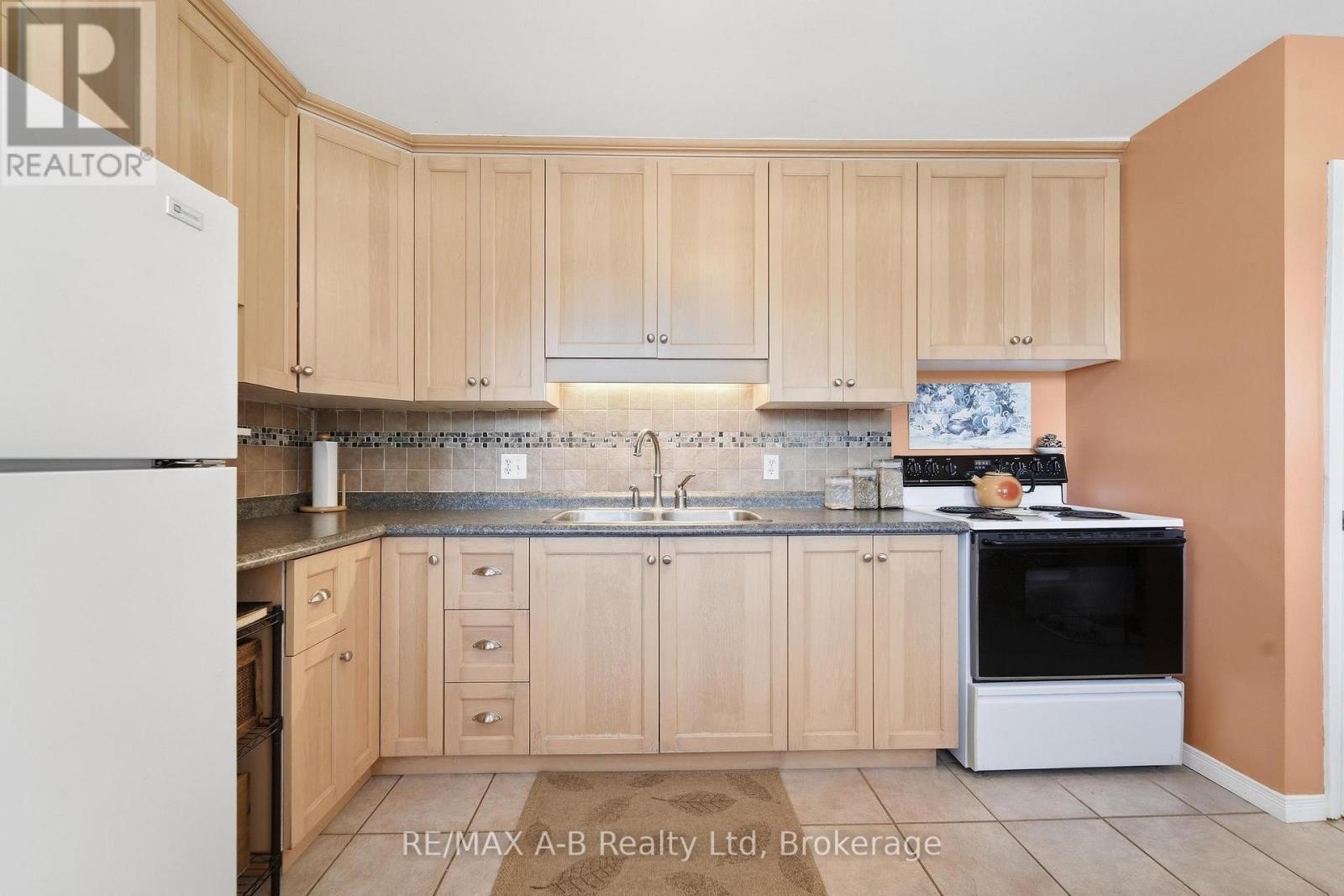 164 Redford Crescent Property Photo 4