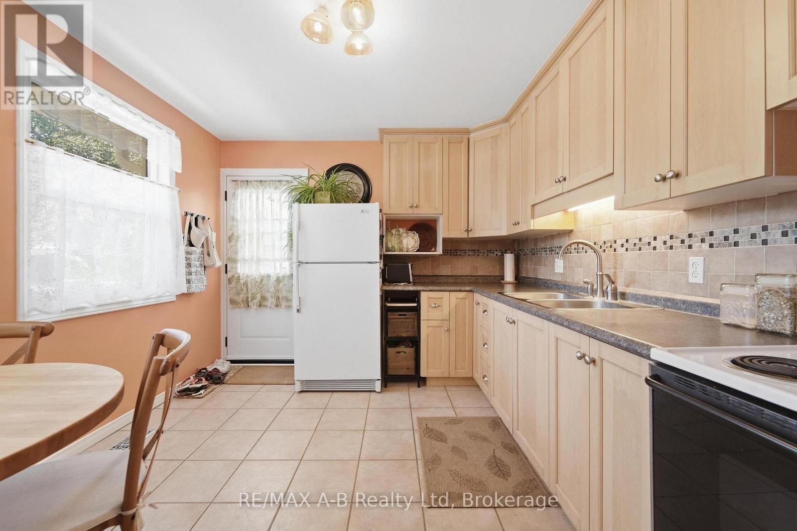 164 Redford Crescent Property Photo 5