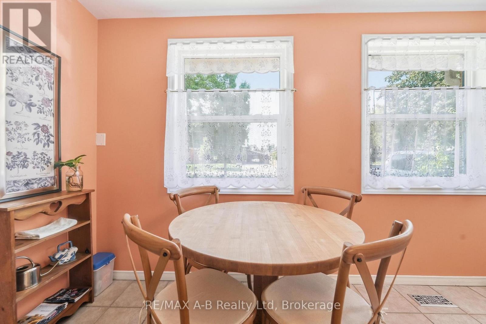 164 Redford Crescent Property Photo 6