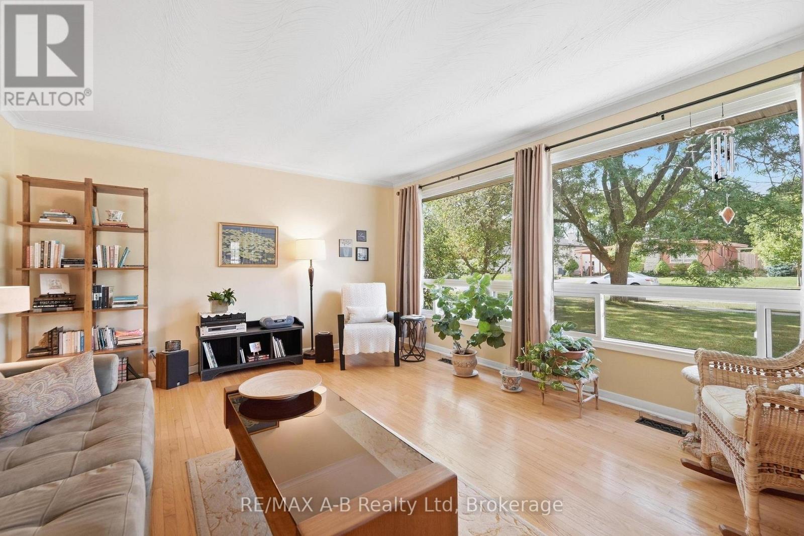 164 Redford Crescent Property Photo 8
