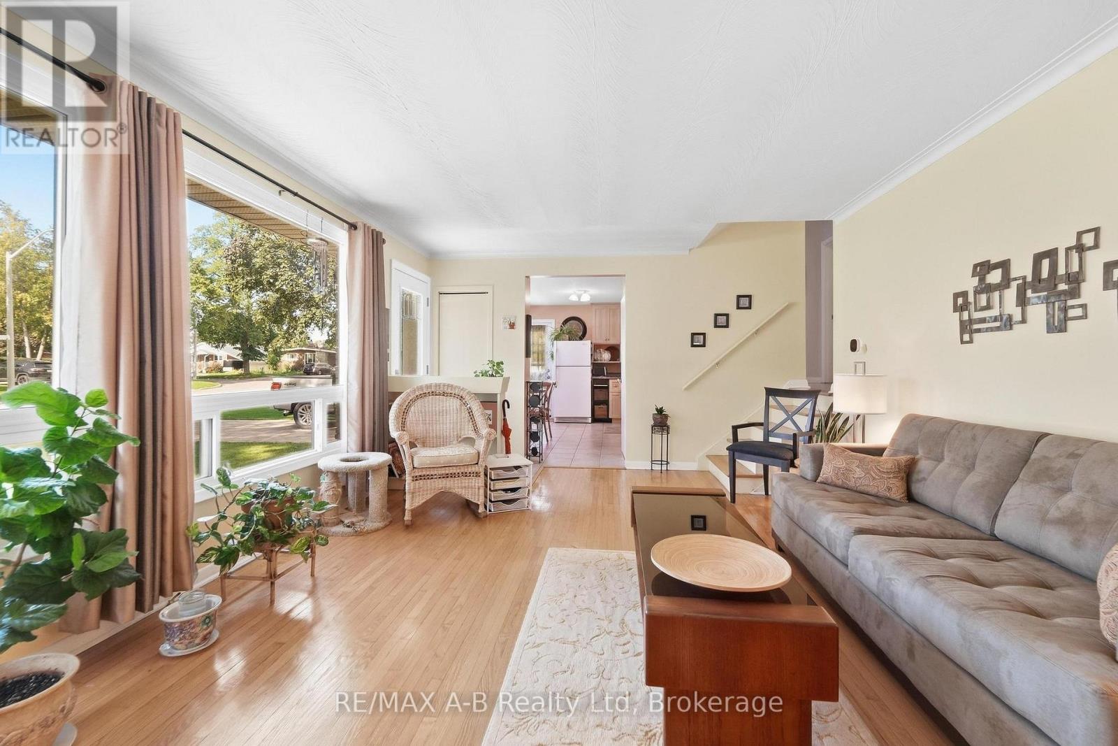 164 Redford Crescent Property Photo 9