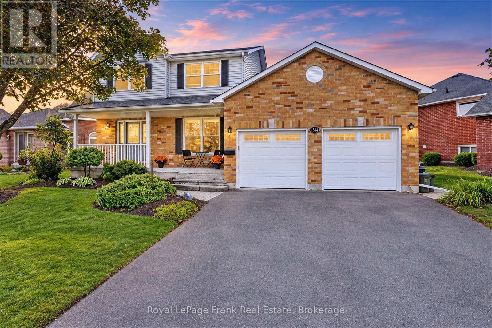 1544 GLENFOREST CRESCENT