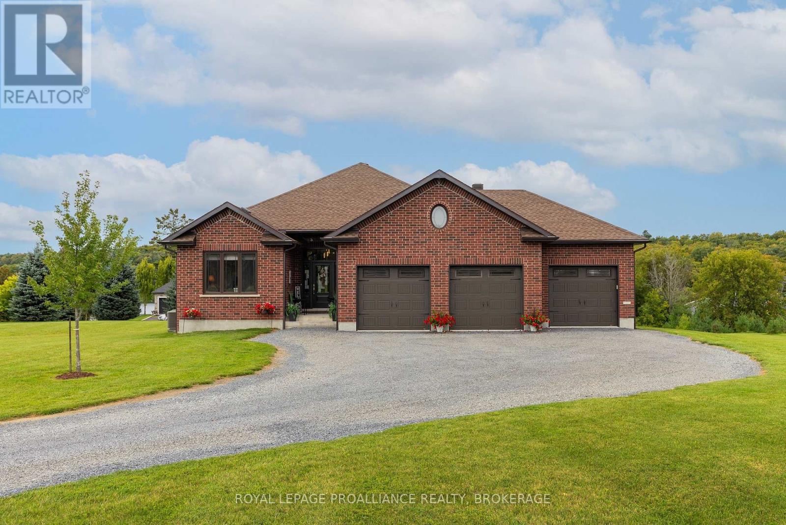 4 Sandstone Court Property Photo 1