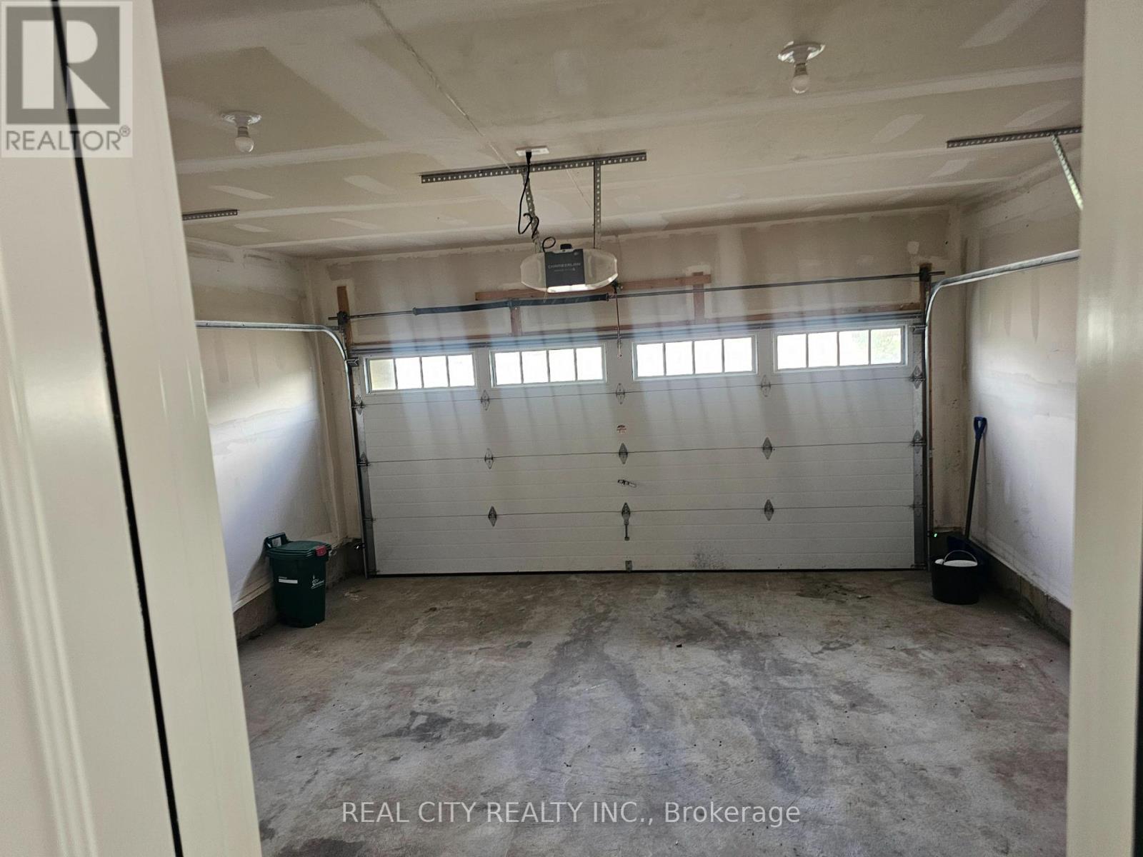 25 Whitton Drive Property Photo 4