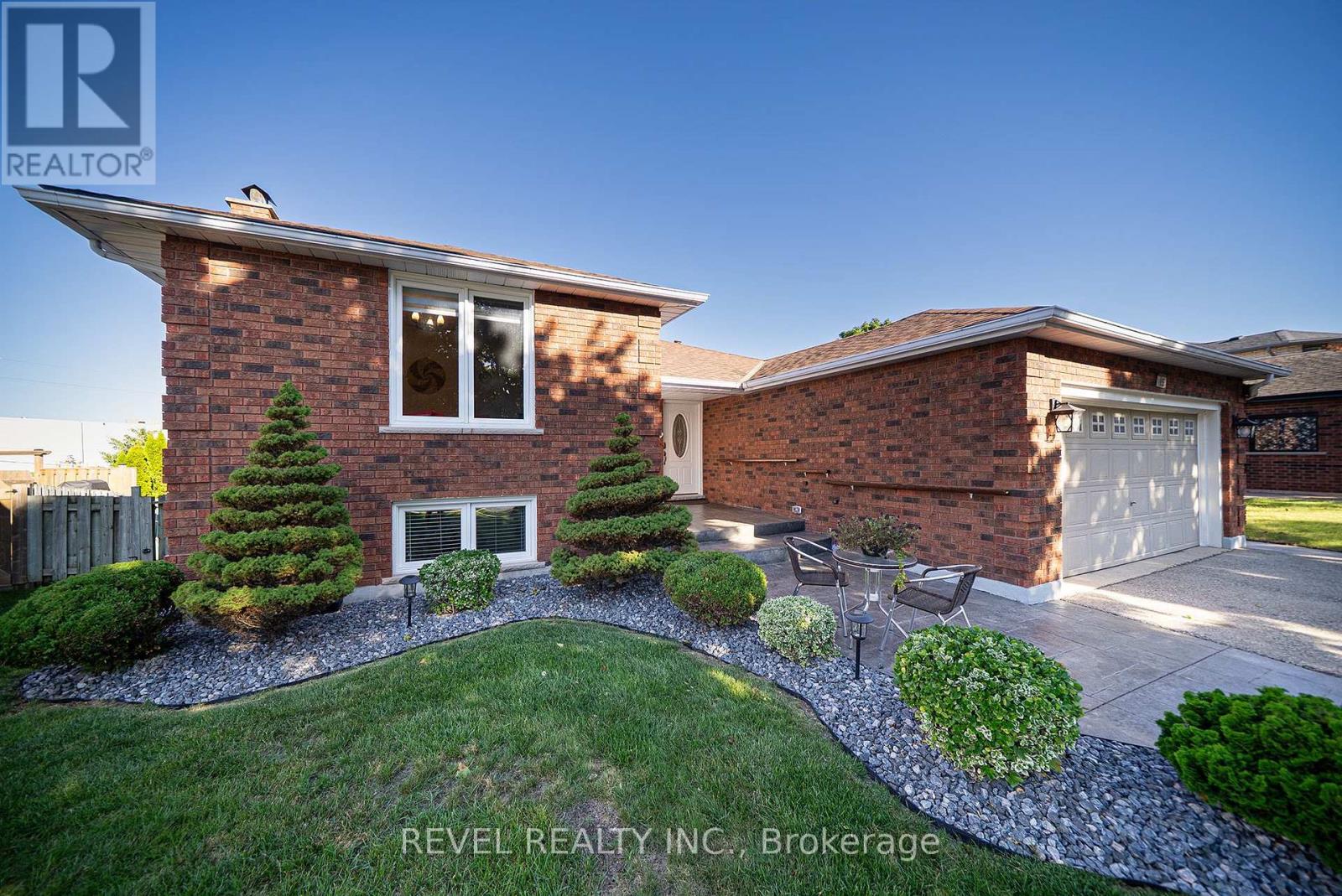 15 Fox Run Property Photo 4