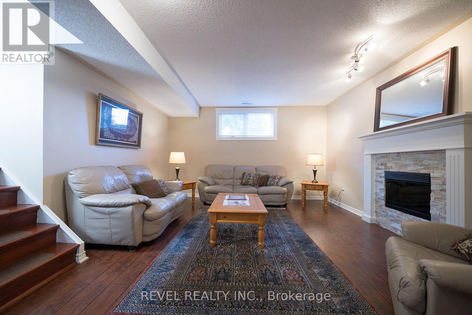 15 Fox Run Property Photo 23