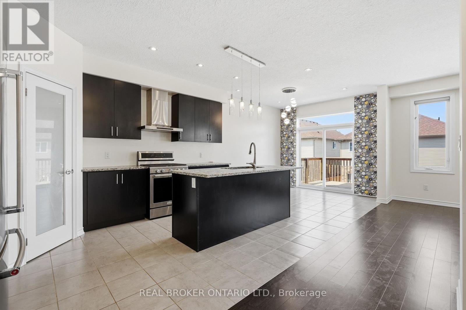 359 Beechdrops Drive Property Photo 10