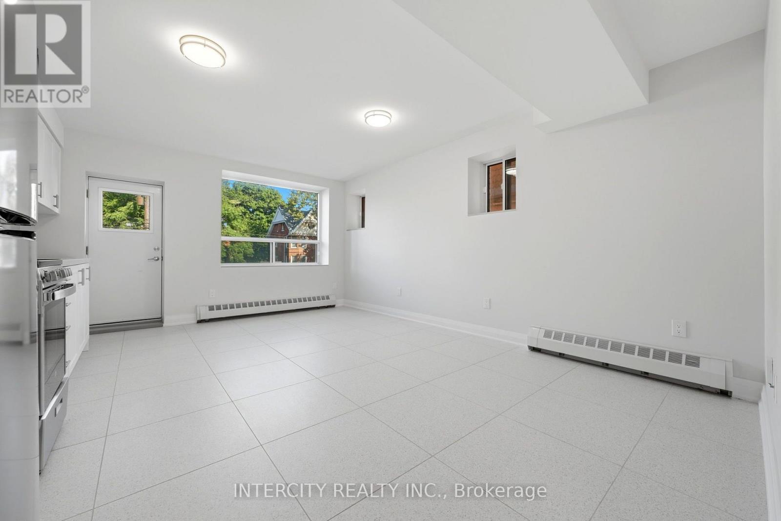 1 - 91 Wentworth Street S Property Photo 3