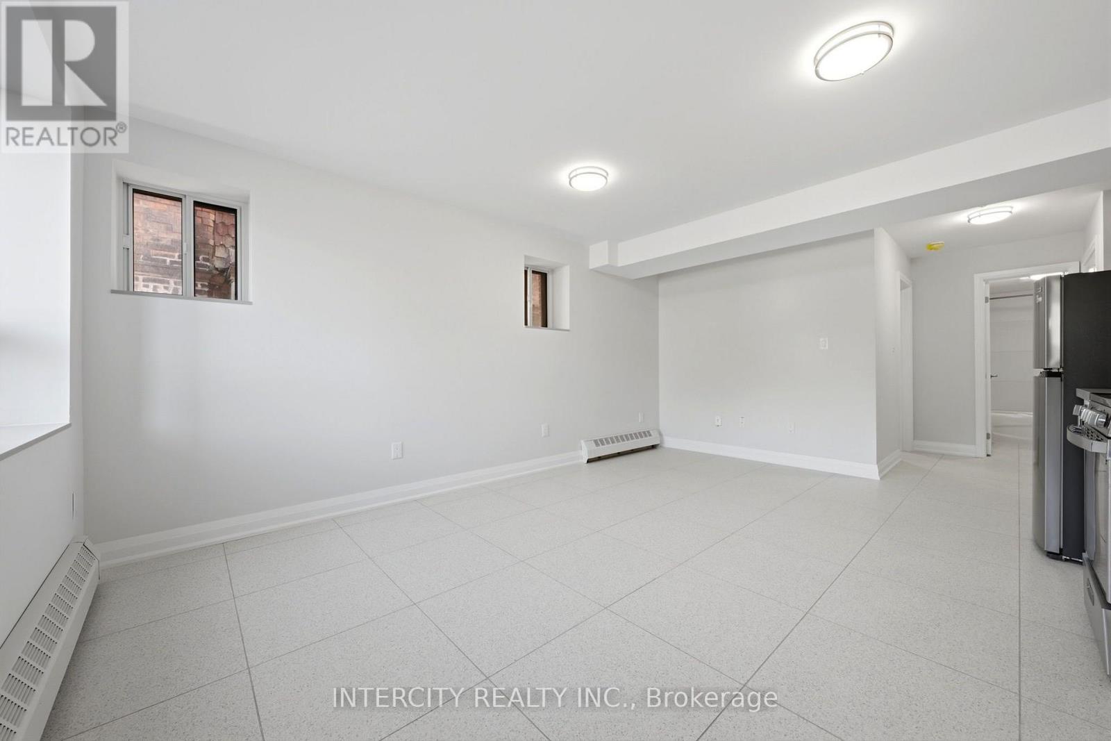 1 - 91 Wentworth Street S Property Photo 6