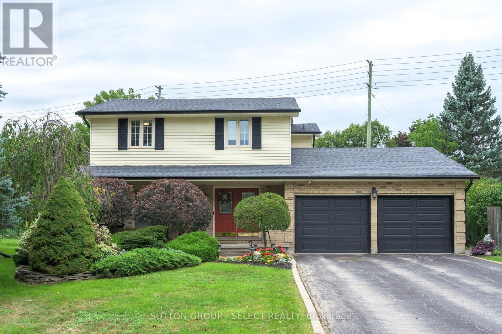384 EASTCASTLE PLACE Property Photo 1