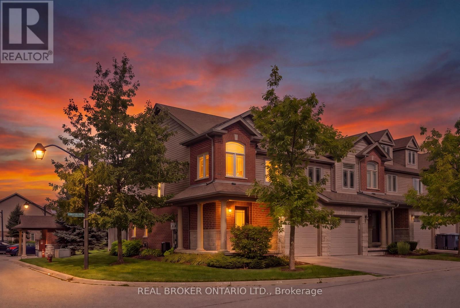 30 KINGSBURY SQUARE Property Photo 1