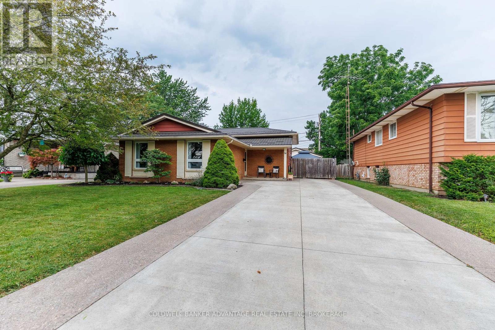 74 PINEHURST DRIVE Property Photo 1