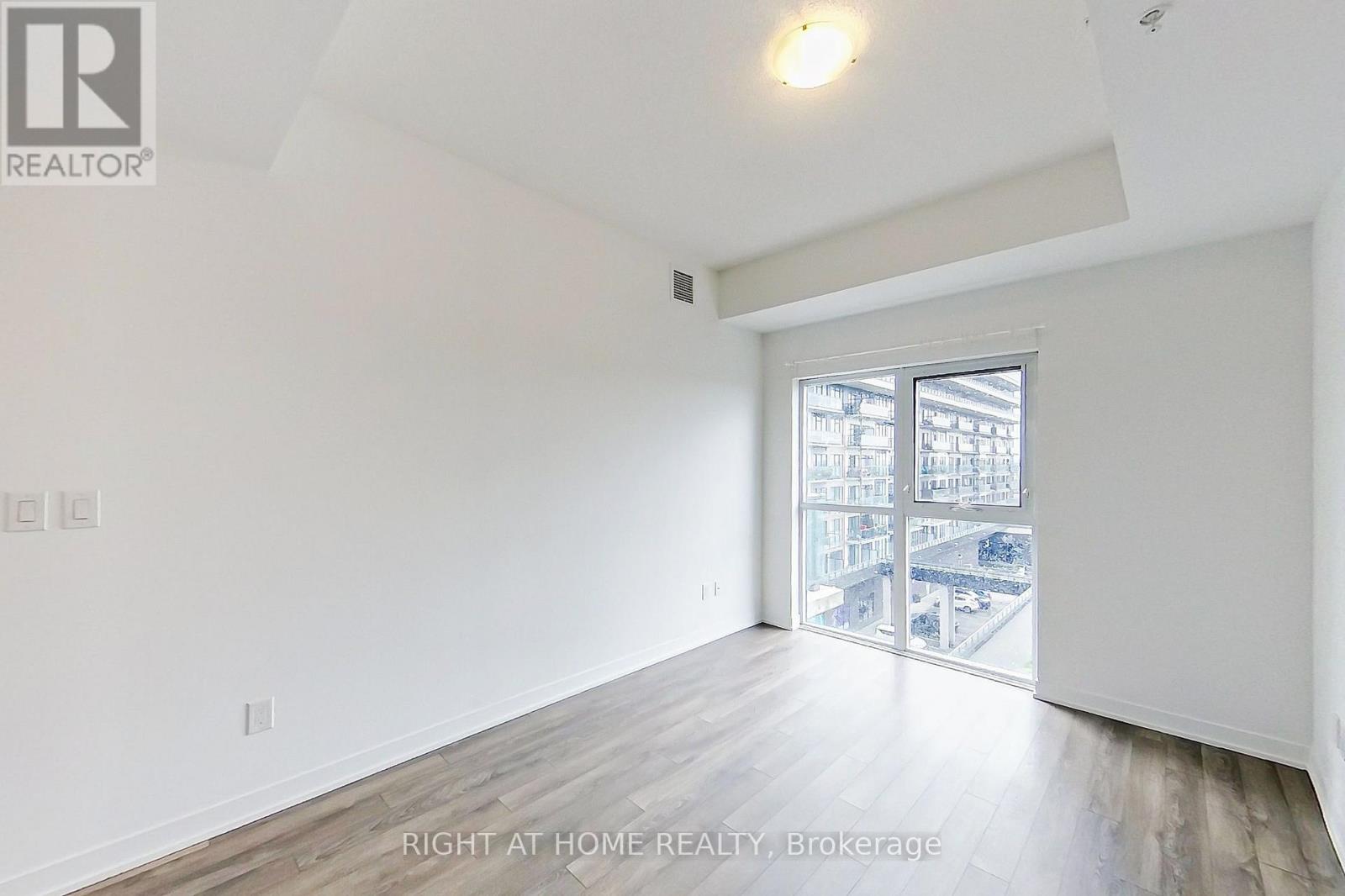 505 - 550 North Service Road Property Photo 12