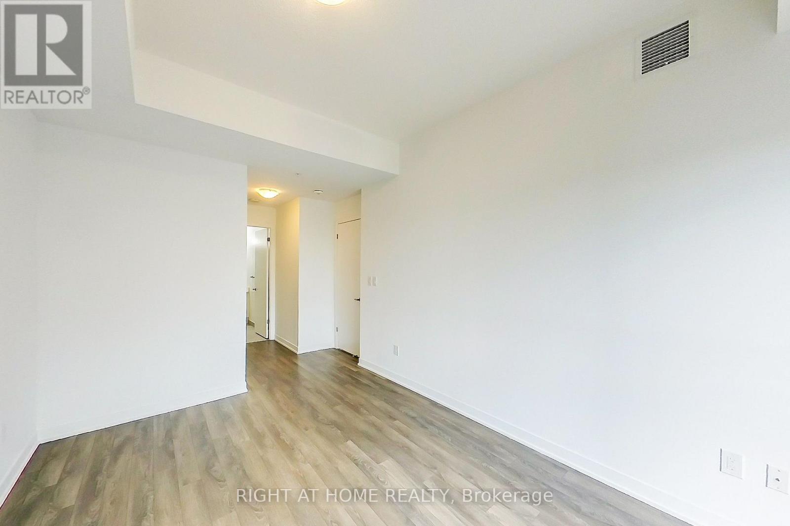 505 - 550 North Service Road Property Photo 13