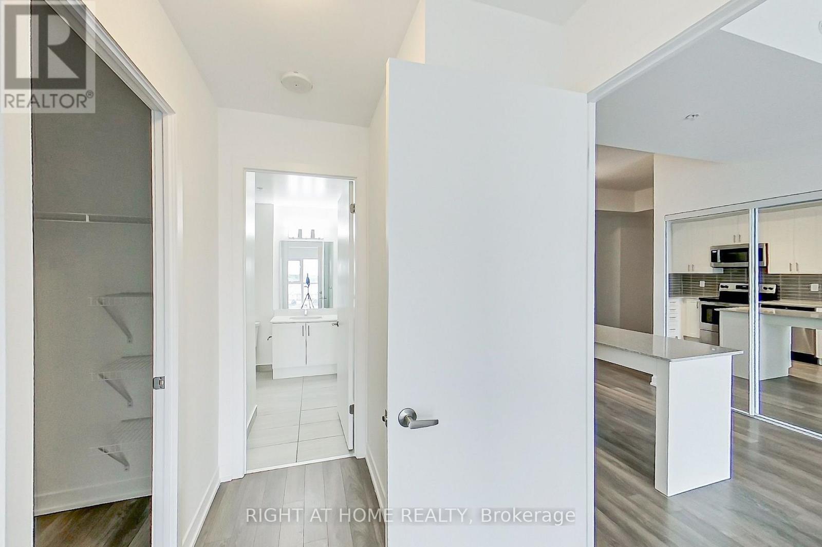 505 - 550 North Service Road Property Photo 14