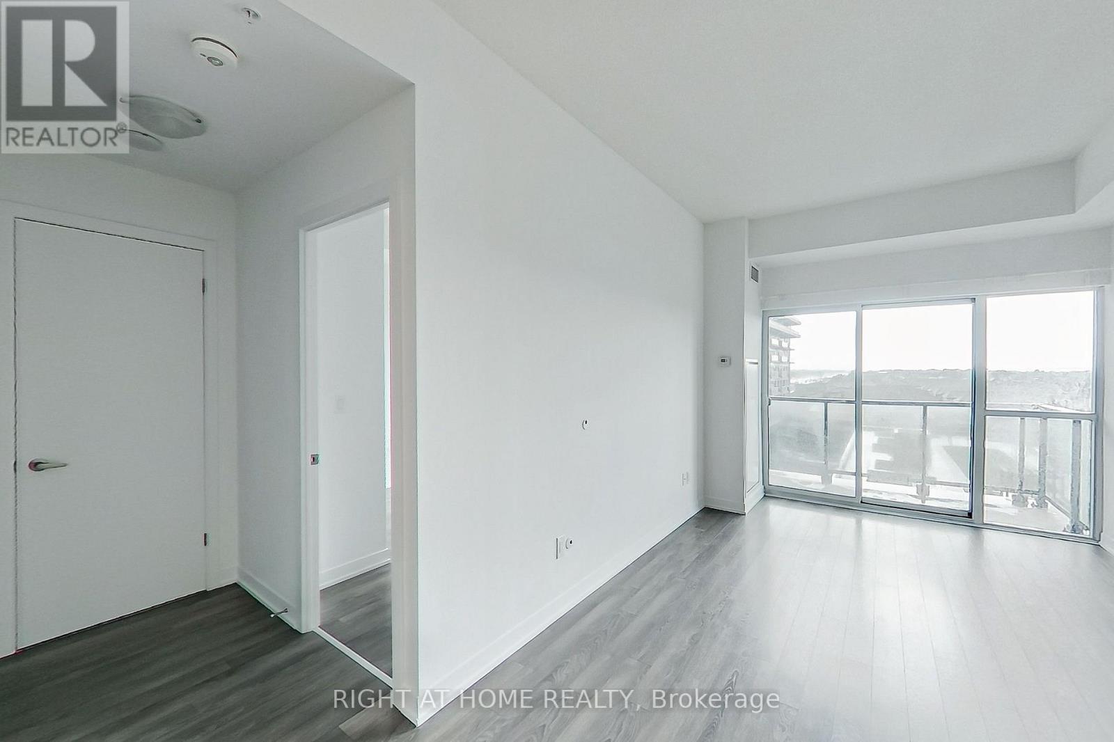 505 - 550 North Service Road Property Photo 16