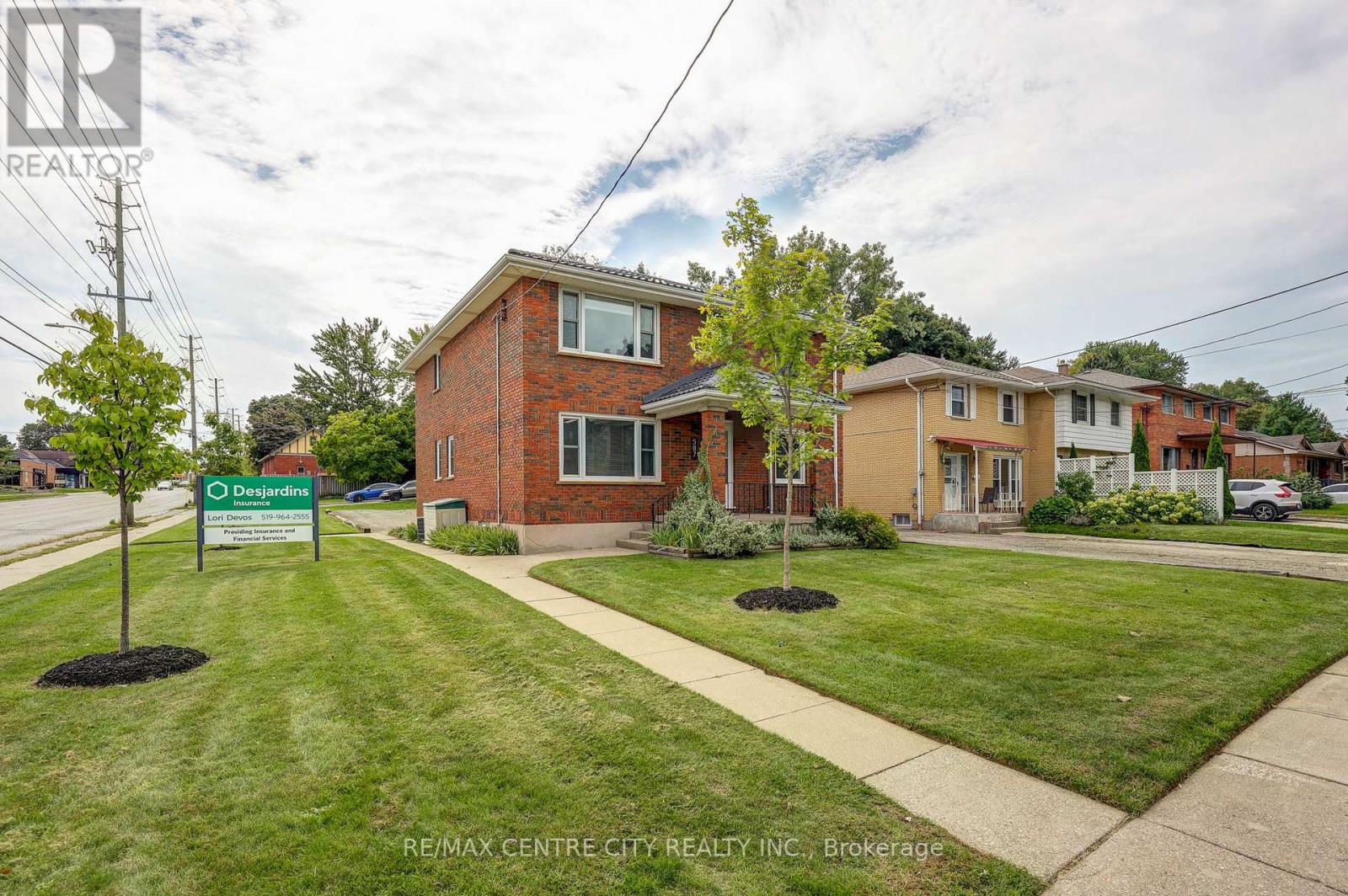 587 Lambton Street Property Photo 2