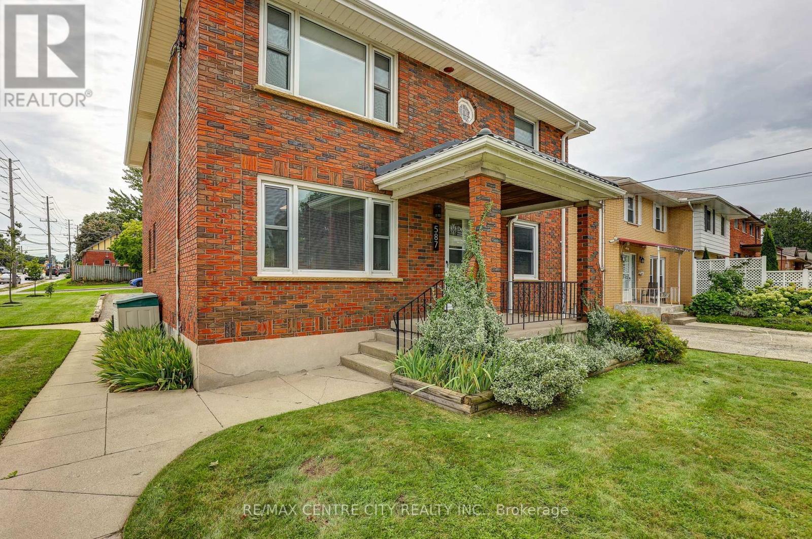 587 Lambton Street Property Photo 3