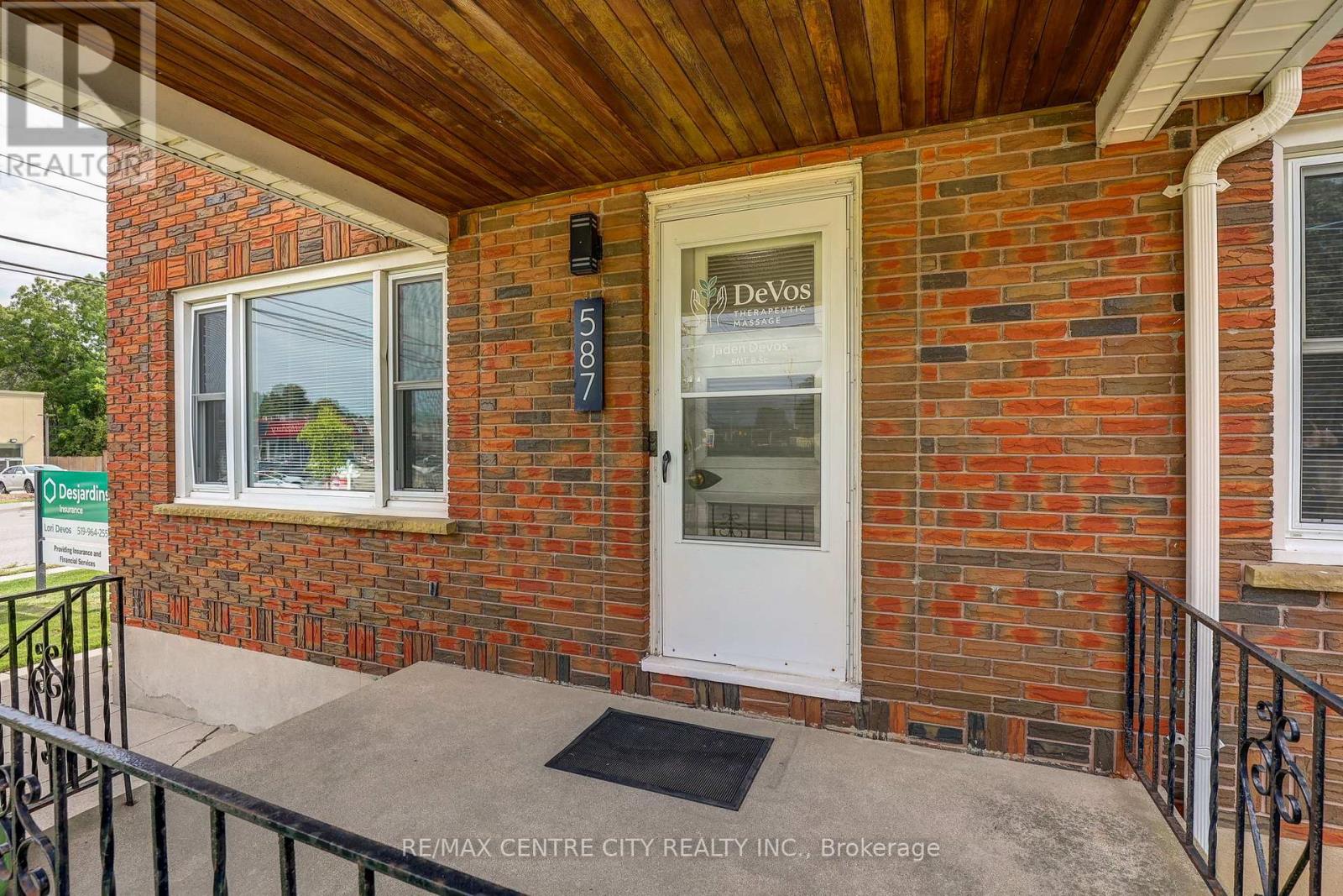 587 Lambton Street Property Photo 4