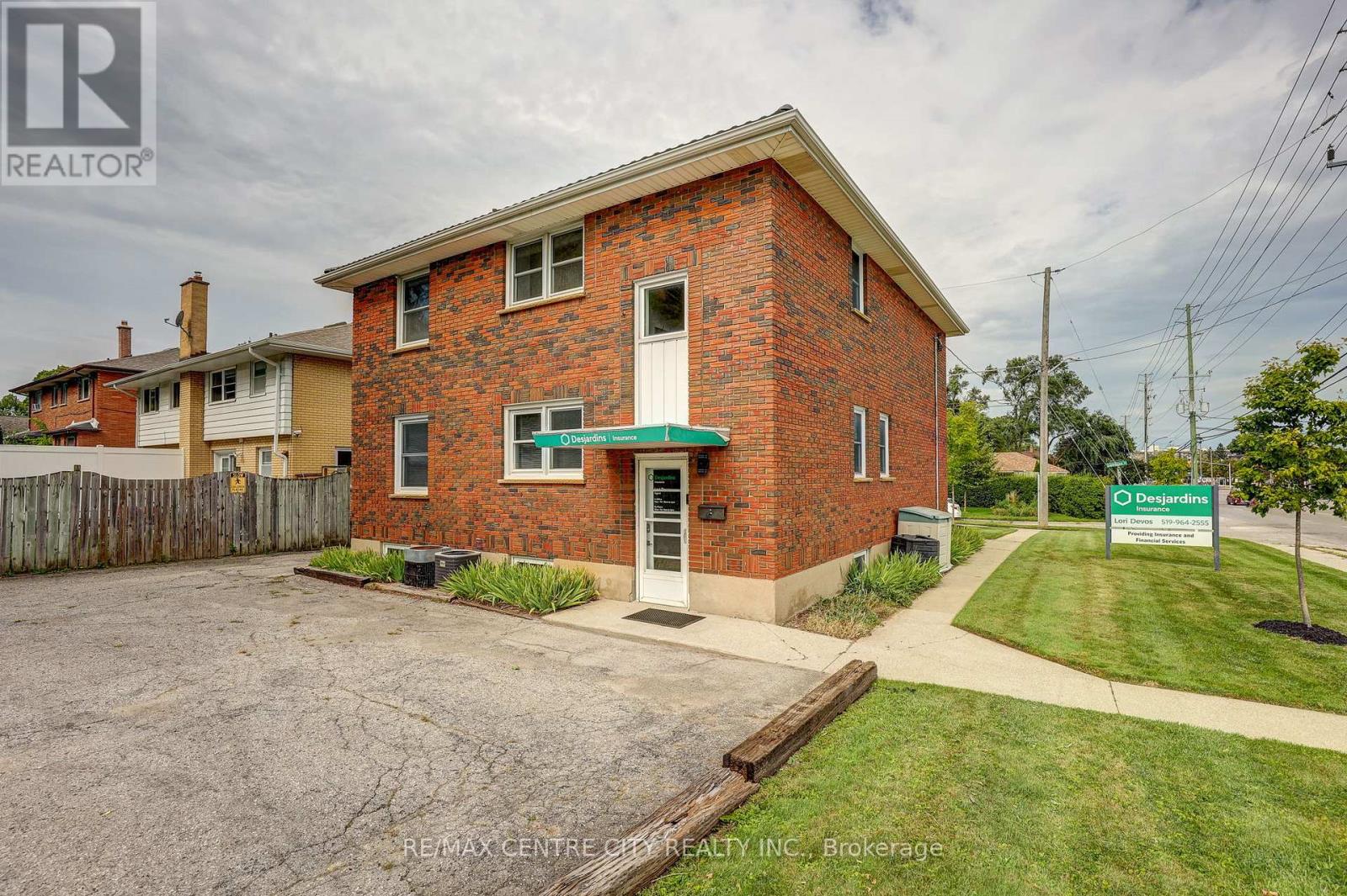 587 Lambton Street Property Photo 7