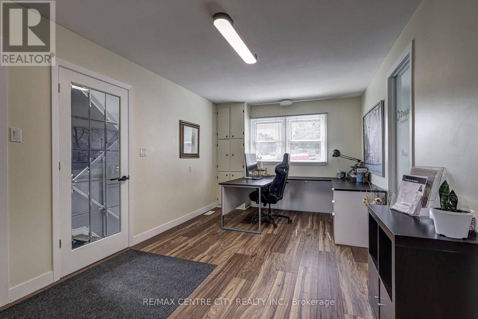 587 Lambton Street Property Photo 11